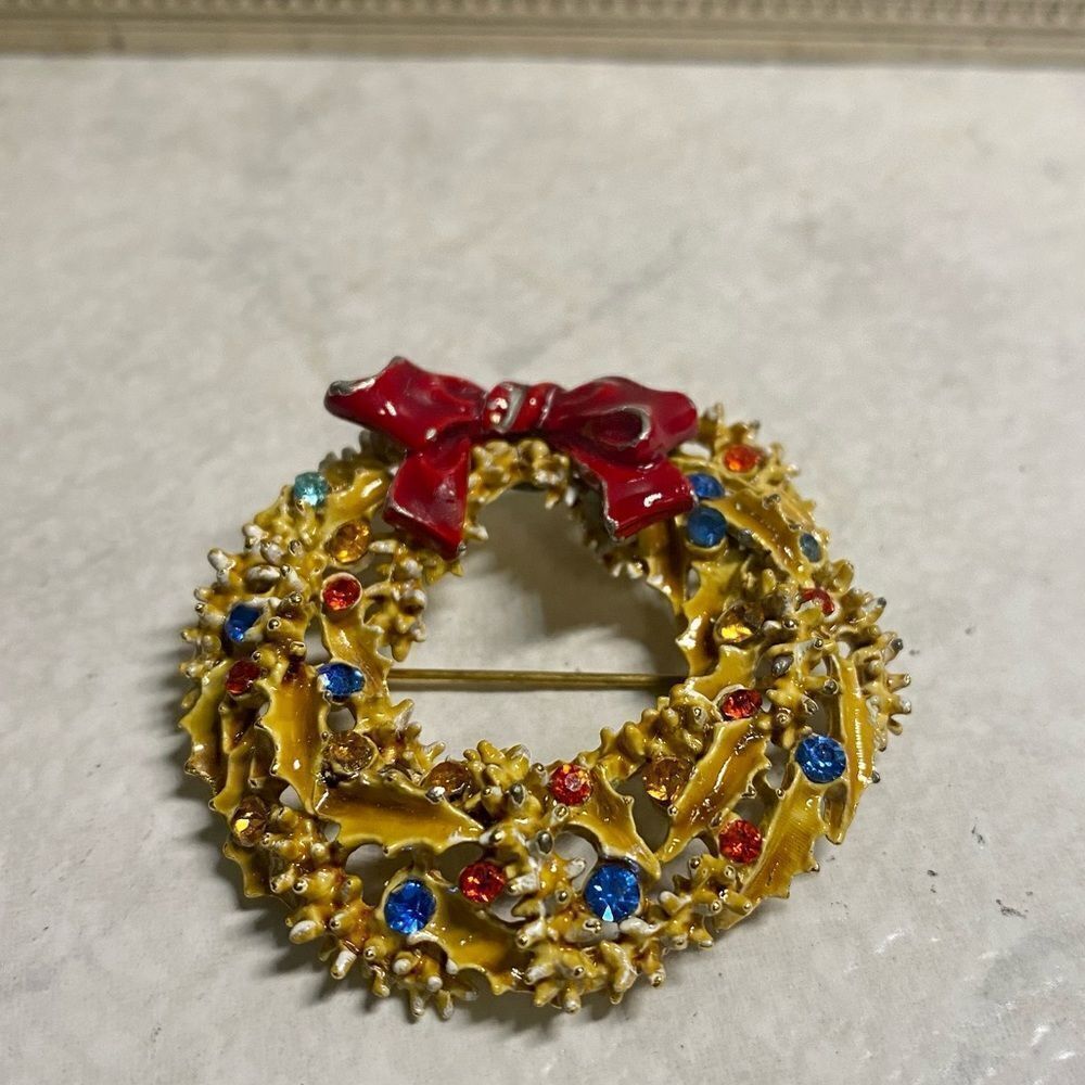 𝅺VINTAGE ART Christmas Wreath Brooch